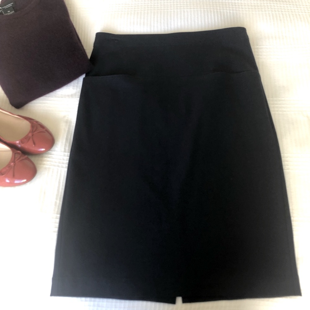 Theory “Clea” Navy Blue Pencil Skirt. Pockets. Size 6.